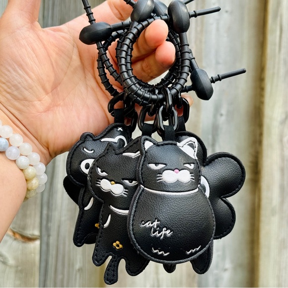 Faux Leather Keychain Sleepy Dog Bag Charm Car Key Charm - Picture 2 of 3